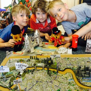 london-3d-puzzle-three-boys